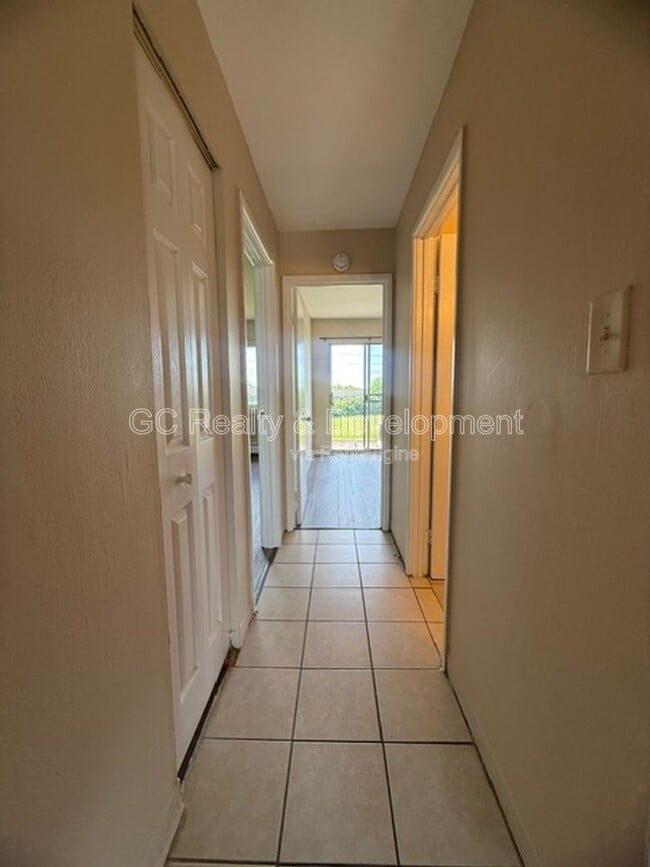 Building Photo - 808 College Blvd