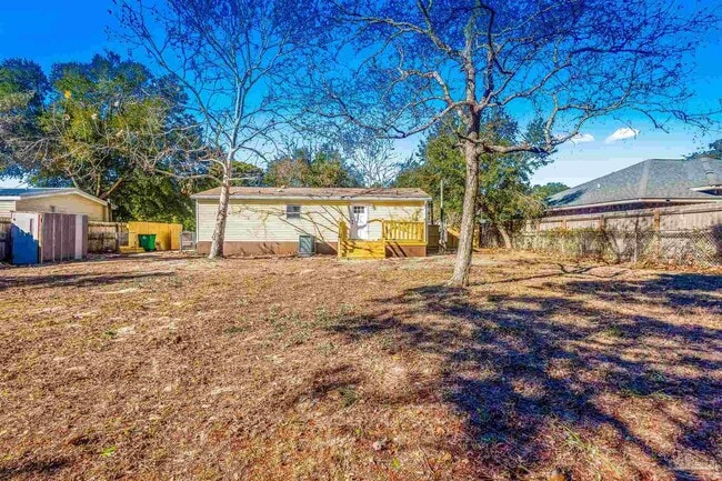 Building Photo - 211 Evergreen Dr