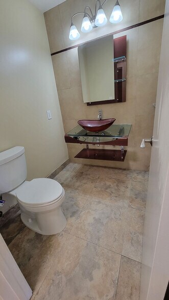 1st Floor Toilet - 203 Oriole Ct