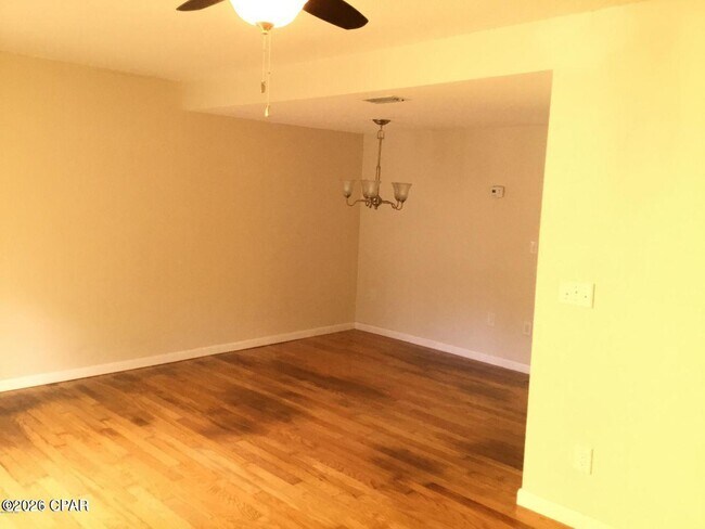 Building Photo - 1025 W 19th St