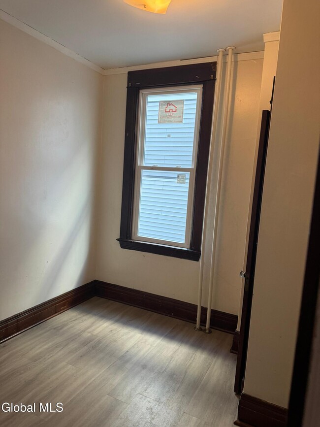 Building Photo - 535 Hamilton St