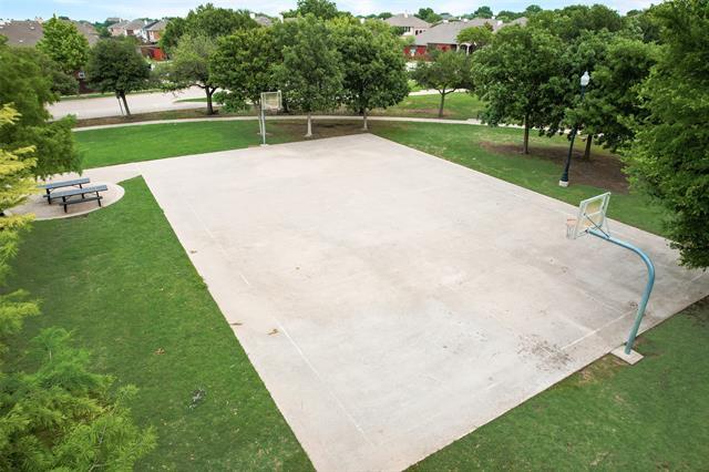 Building Photo - 9530 Park Garden Dr