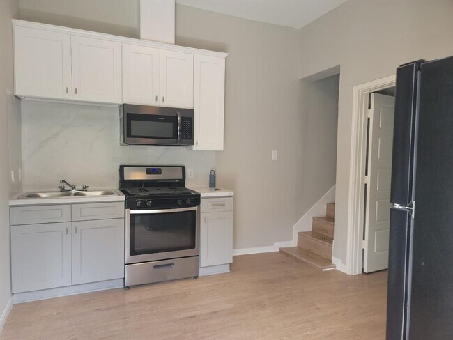 Building Photo - 1714 Mary St