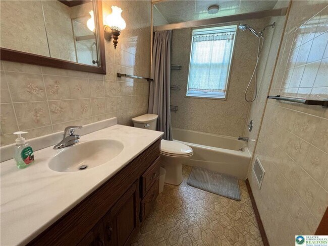 Building Photo - 662 Minor St