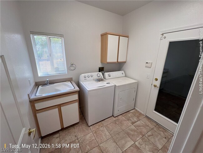 Building Photo - 2700 Vista Butte Dr