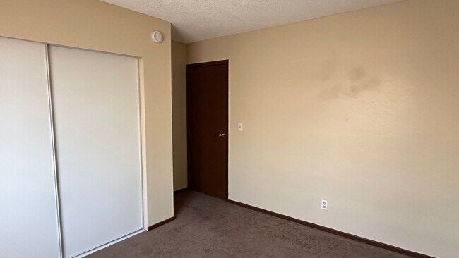 Building Photo - Beautiful & upscale 2 bedroom 2 bathrooms apartment Available for rent !!!