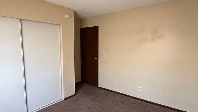 Building Photo - Beautiful & upscale 2 bedroom 2 bathrooms apartment Available for rent !!!  $ 1190