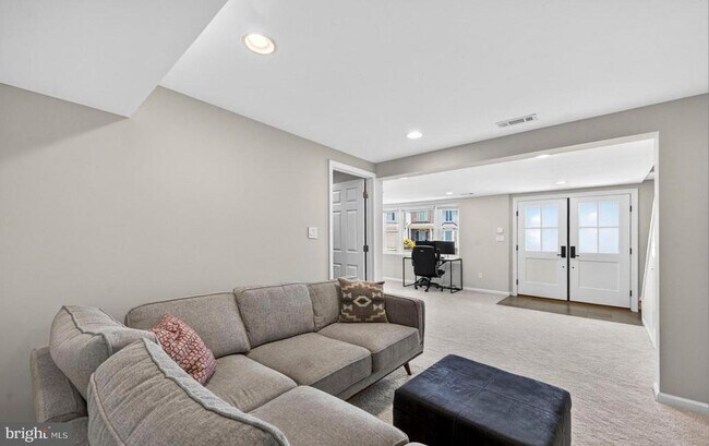 Building Photo - 1109 Hillcrest Dr SW