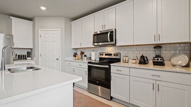 Building Photo - 5291 Meredrew Ln
