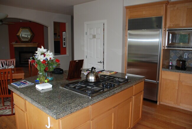 Building Photo - 20522 NE 23rd Ct