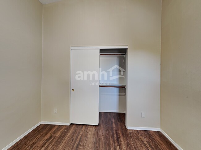 Building Photo - 5073 E Butterweed Dr