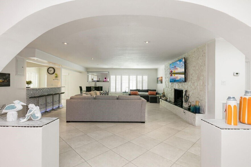 Building Photo - 1900 N Victoria Park Rd