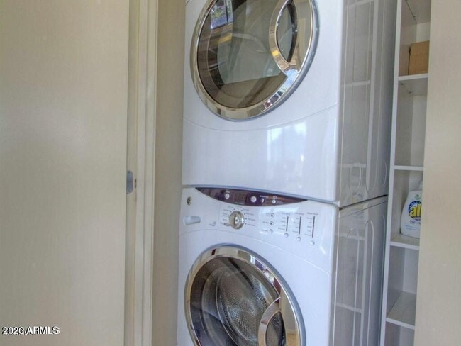 Building Photo - 7117 E Rancho Vista Dr