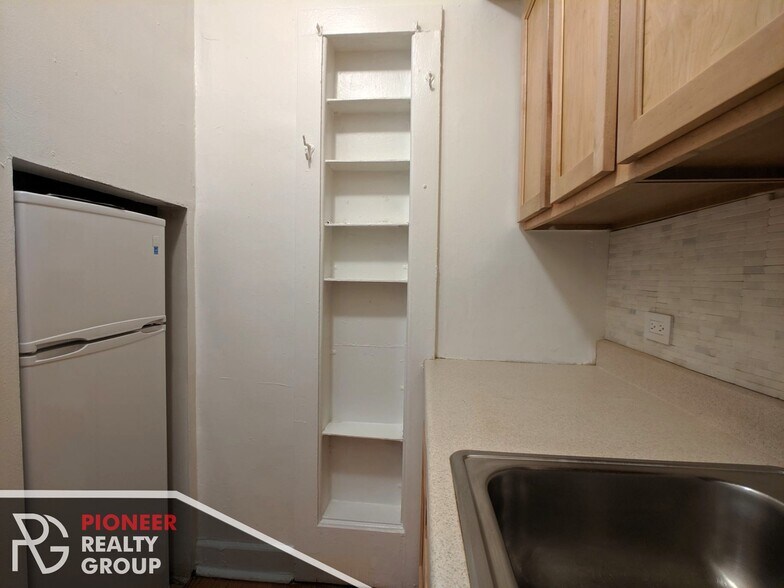 Building Photo - 556 W Arlington Pl