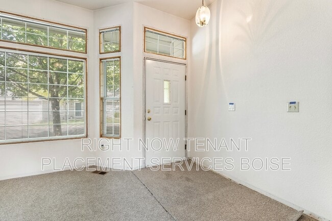 Building Photo - 2256 N Pawnee Ln