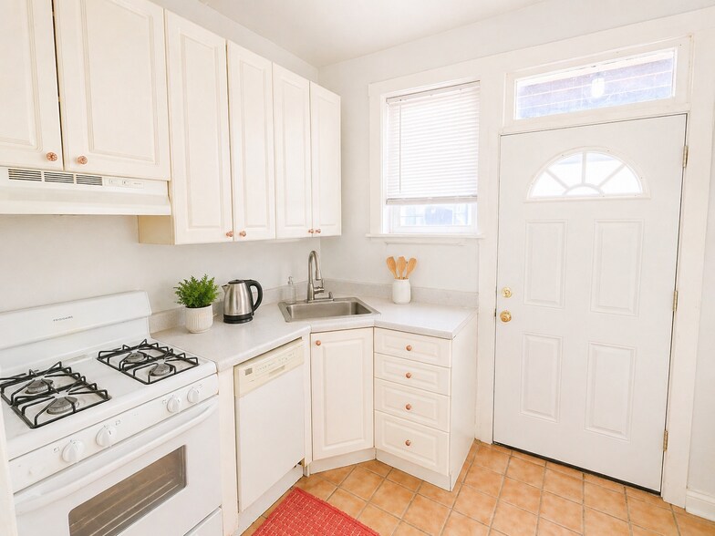 Building Photo - 446 W Arlington Pl