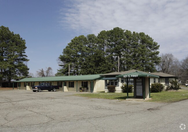 Building Photo - The Oxford Apartments
