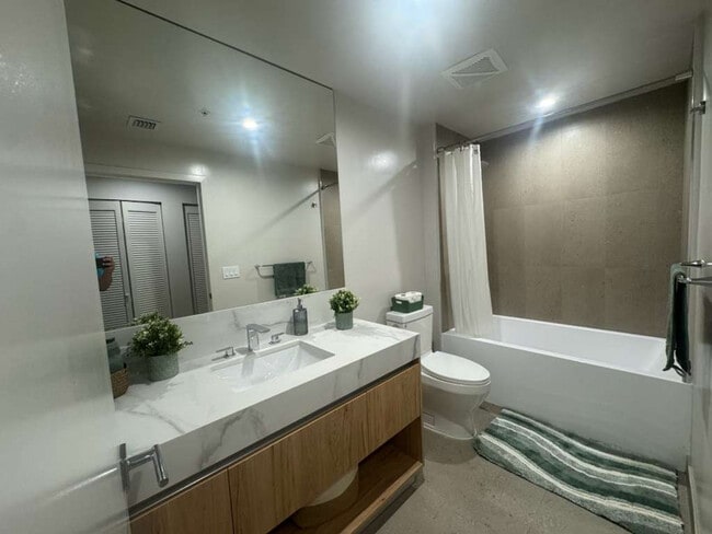 Building Photo - 11 NE 6th St