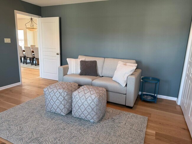 Building Photo - 802 N Harvard Ave