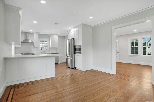 Building Photo - 92 Hillside Ave