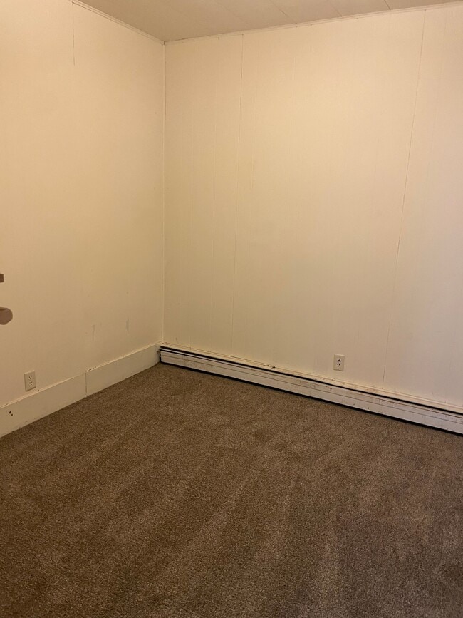 Building Photo - 1121 6th Ave E