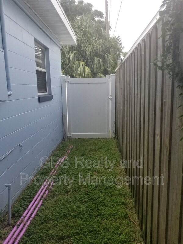 Building Photo - 2001 E Grant Ave