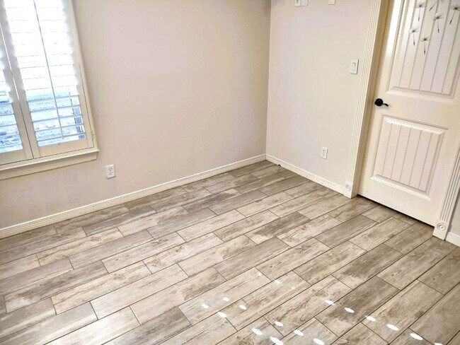 Building Photo - Immaculate Single Level Eastside Home With Refrigerated Air Located In Quiet Neighborhood