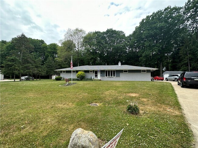 Building Photo - 6840 Haskell Dr