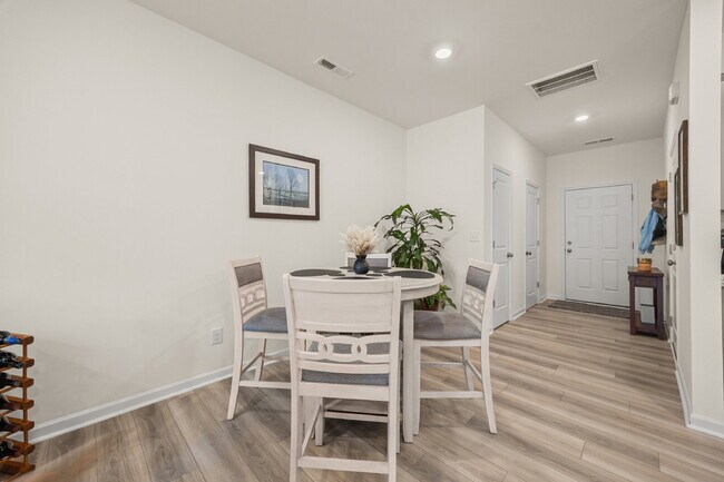 Building Photo - "Charming 3-Bed Townhouse with Granite Touches & Garage in Concord!"