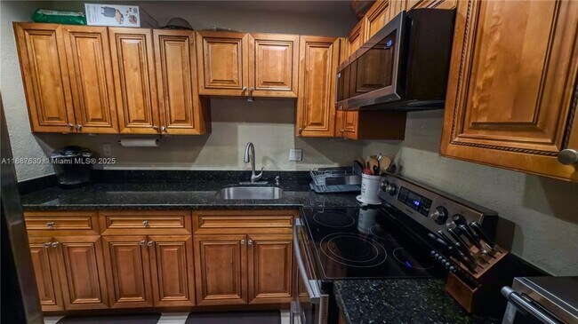 Building Photo - 17051 NE 35th Ave