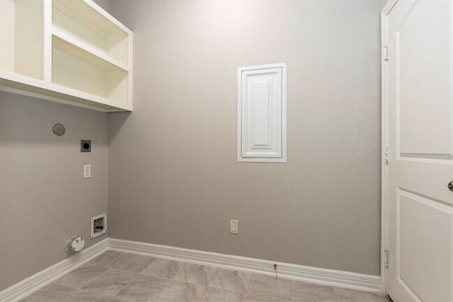 Building Photo - 9735 Stratton Ridge Dr