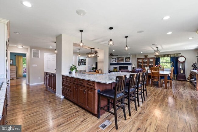 Building Photo - 4301 Mountain View Dr
