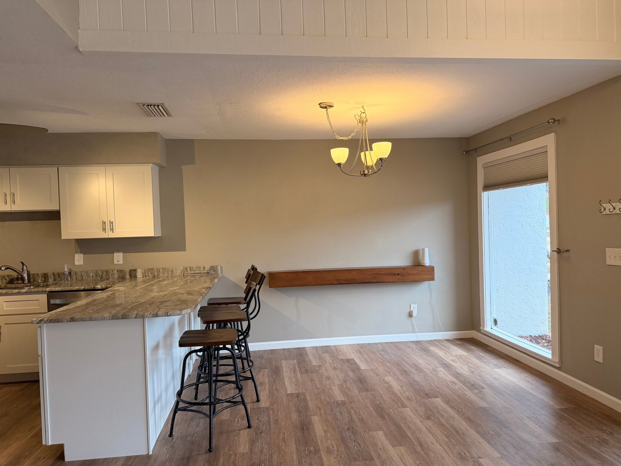 Building Photo - 17404 Dumont Dr