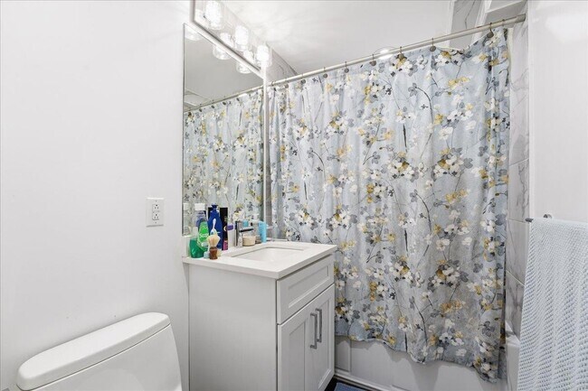 Building Photo - 41 Bentley Ave