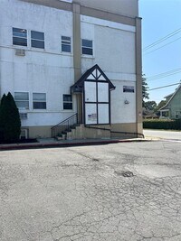 Building Photo - 39 Church St