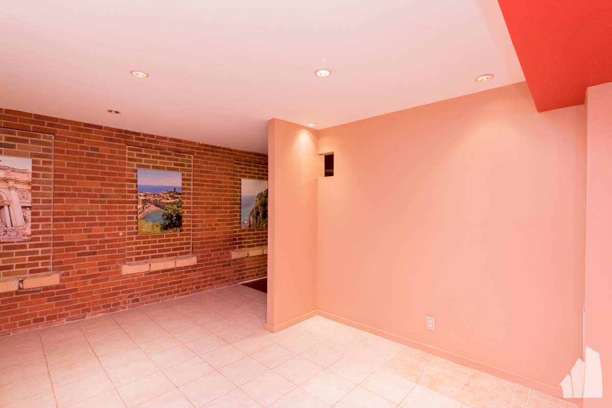 Building Photo - 40 E 9th St