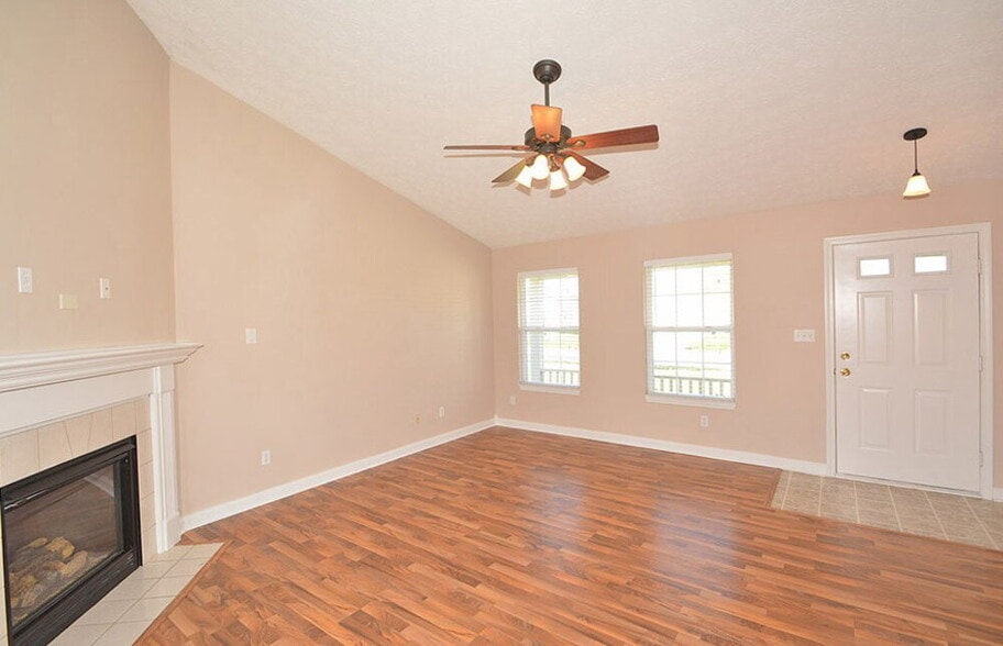 Building Photo - 6917 Tree Top Ln
