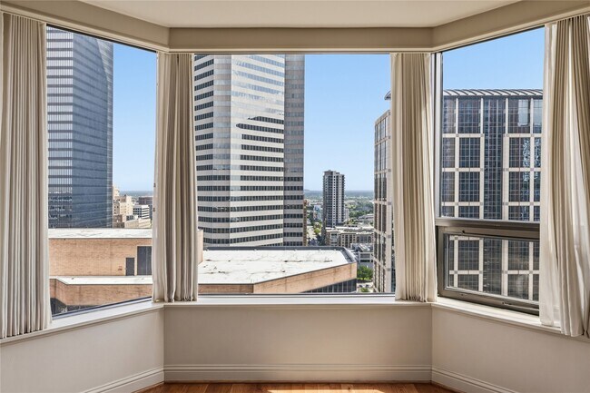 Building Photo - 1111 Caroline St