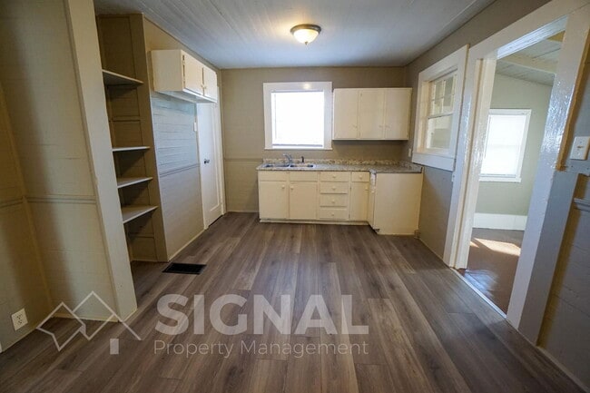 Building Photo - 7837 Churchill Dr