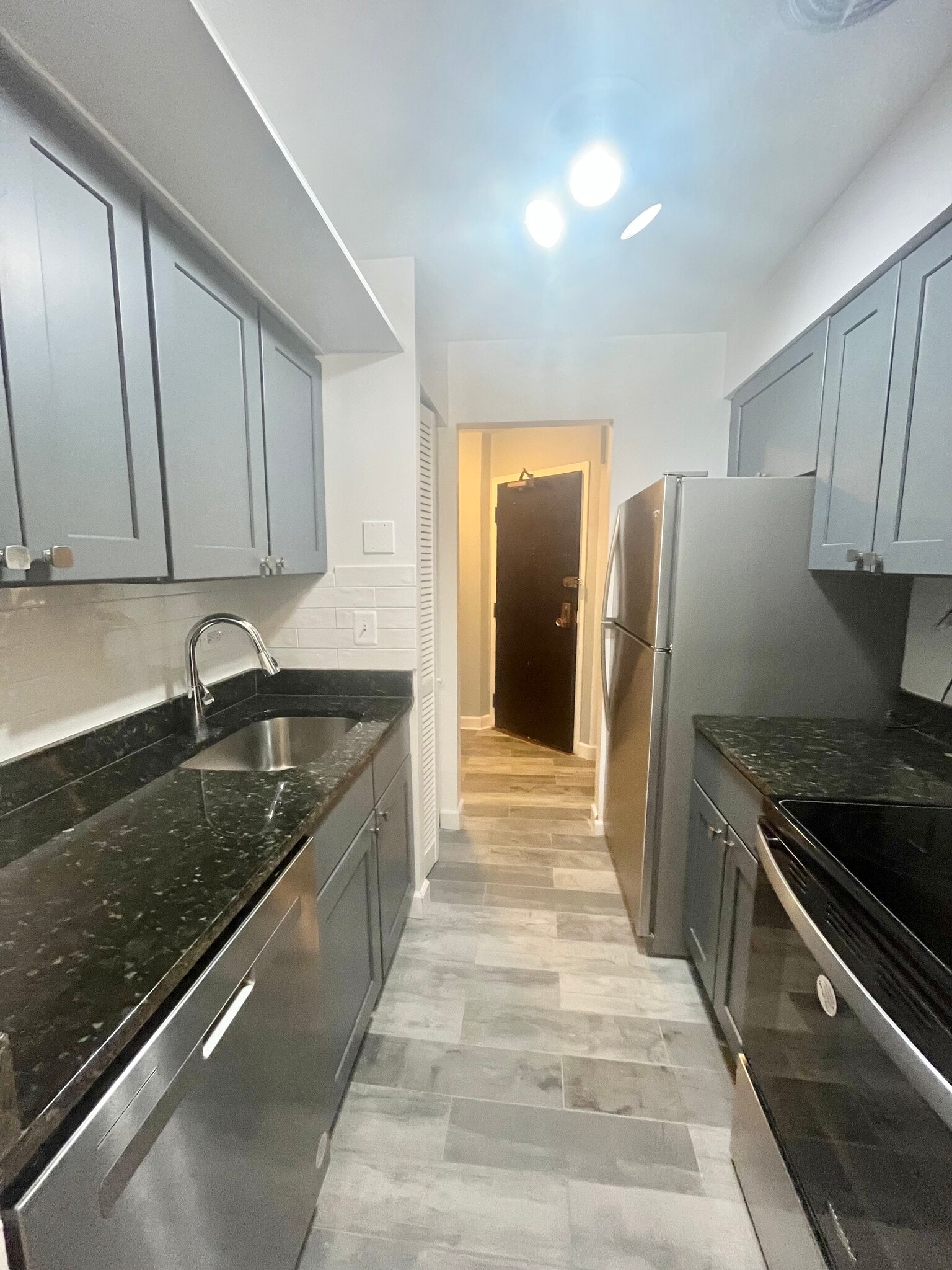 Building Photo - 3815 N Pine Grove Ave