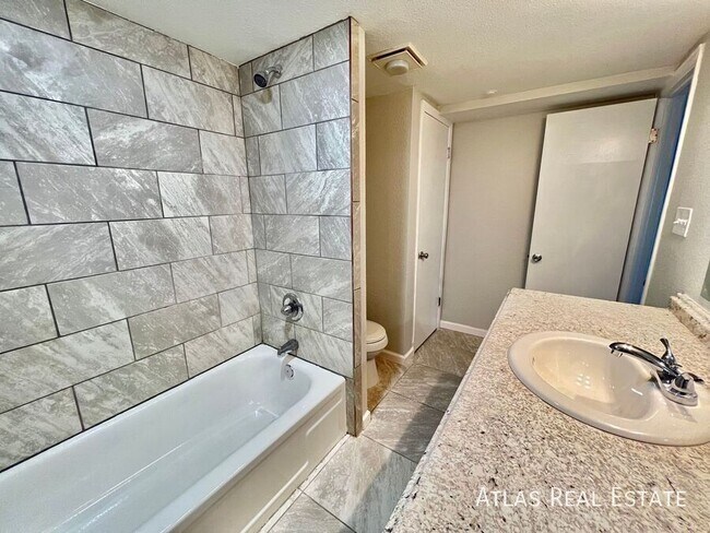 Building Photo - 1016 Magnolia St