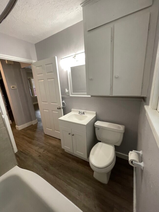 Nall Bath - 2412 Cedar Dr