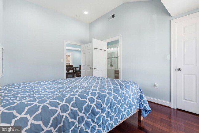 Building Photo - 4016 Hirst Dr