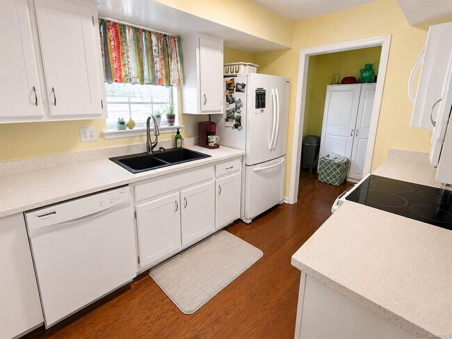 Building Photo - 2940 Willow Ln Dr