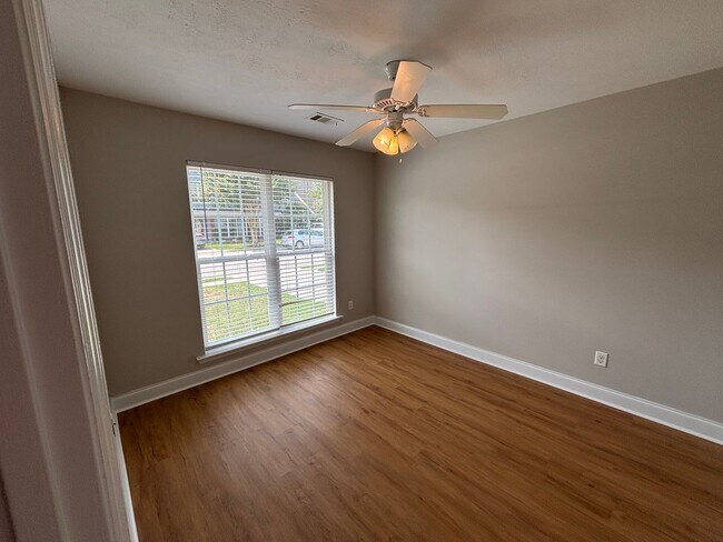 Building Photo - 953 Bryan Cir