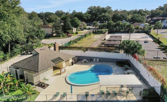 Building Photo - 3619 Bridgewood Dr