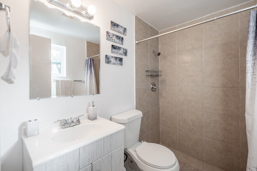 Building Photo - 3120 SW 12th Pl