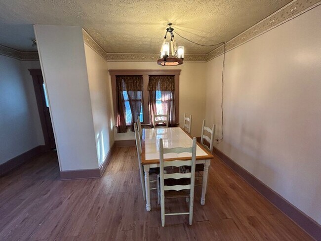 Building Photo - 2 Bed- 1 Bath Single Family Home in Elyria