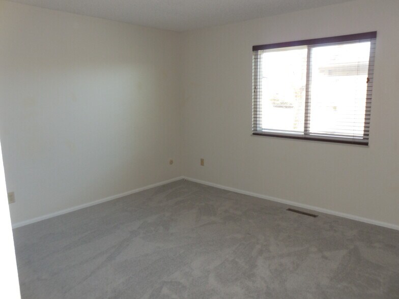 Building Photo - 918 Fontmore Rd
