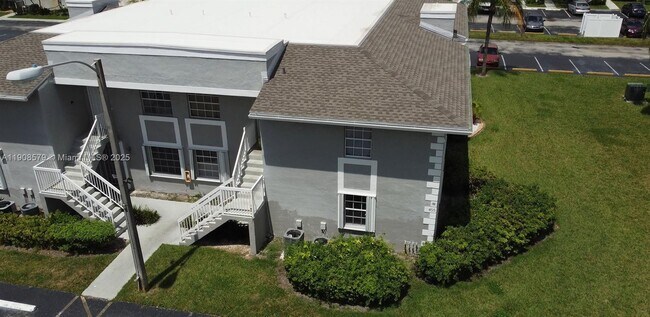 Building Photo - 455 NE 210th Cir Terrace